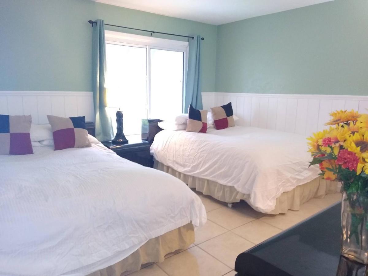 Two Bedroom Two Bath Family Condo - Sleeps Four - Unit B - Private Beach St. Petersburg Ngoại thất bức ảnh