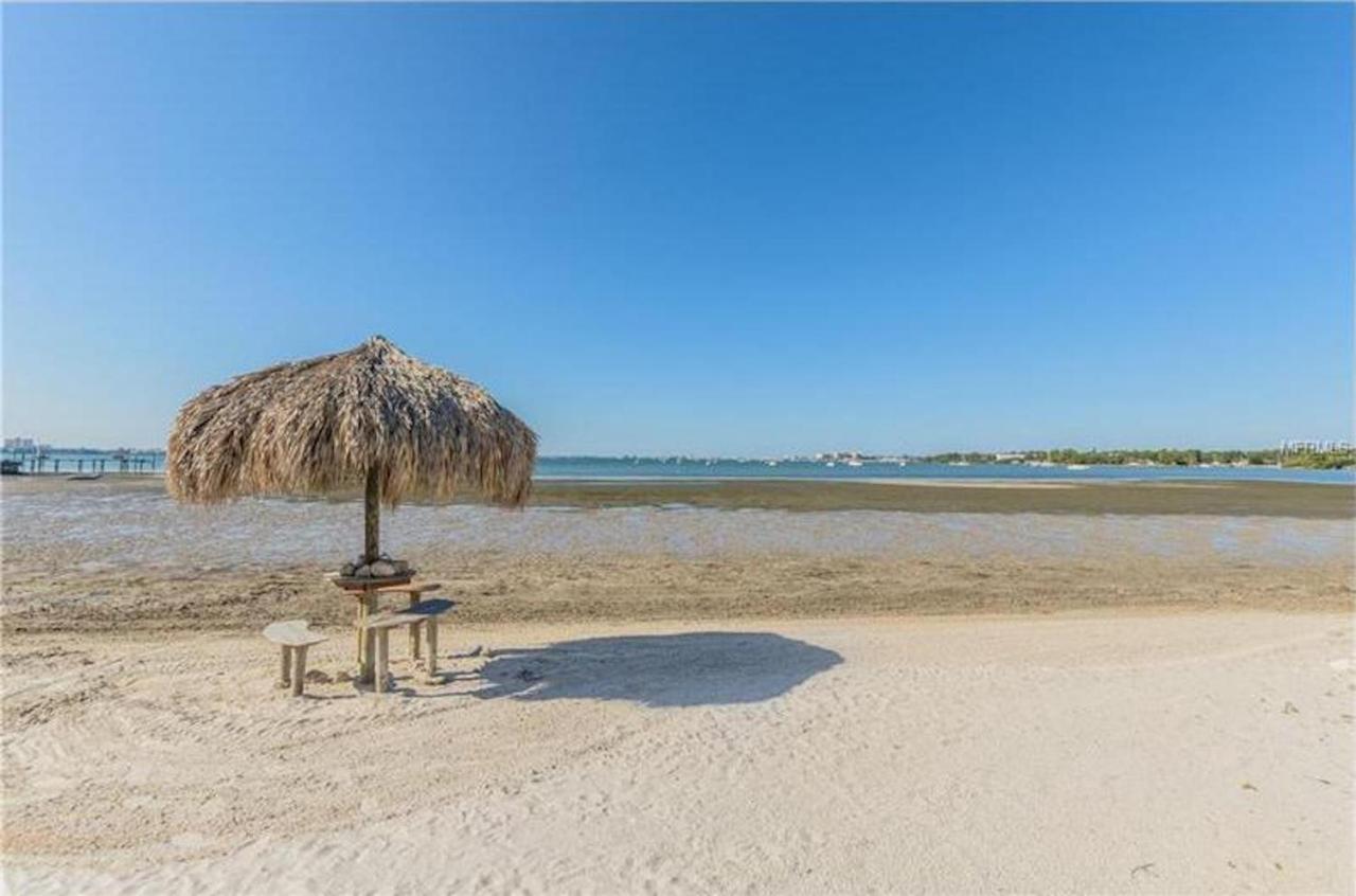 Two Bedroom Two Bath Family Condo - Sleeps Four - Unit B - Private Beach St. Petersburg Ngoại thất bức ảnh